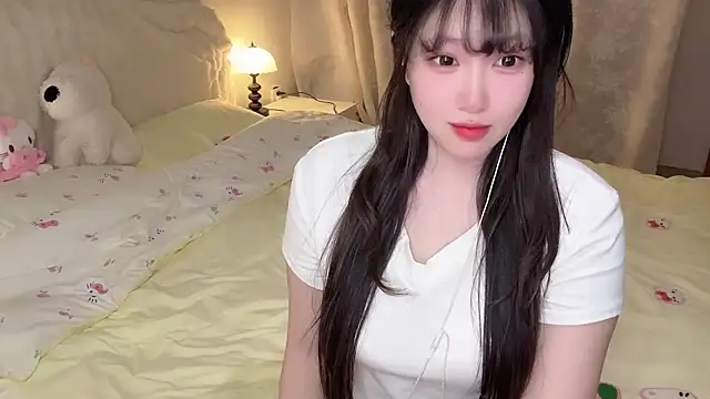 SweetButWildbaby online show from April 2026 04:14:02 PM
