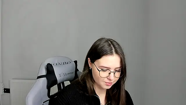 Regina cute  online show from April 2026 06:49:01 AM