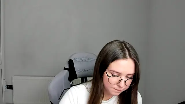 Regina cute  online show from May 2026 01:17:01 PM
