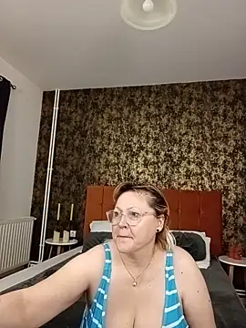I amVeronicle online show from May 2026 08:19:01 PM