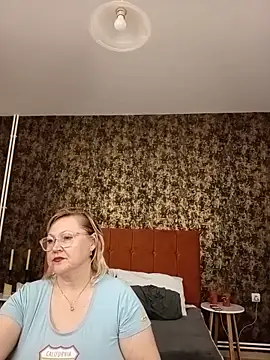 I amVeronicle online show from June 2026 03:01:01 PM