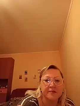 Snapshot of I_amVeronicle chatting on July 2026 10:12:01 AM I amVeronicle online show from July 2026 10:12:01 AM