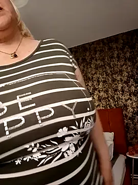 I amVeronicle online show from April 2026 12:41:01 PM