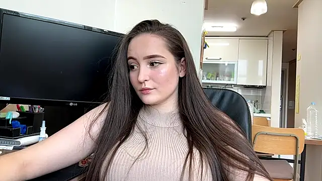 Emilly Cart online show from June 2026 03:37:02 AM