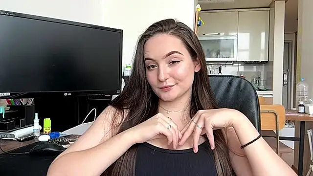Emilly Cart online show from June 2026 04:56:02 AM