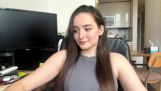Emilly Cart online show from May 2026 03:25:02 AM