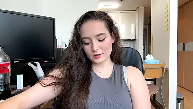 Emilly Cart online show from May 2026 03:37:01 AM