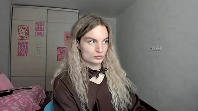 milliKira006 online show from May 2026 07:28:02 PM