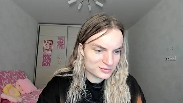 milliKira006 online show from May 2026 07:56:02 PM