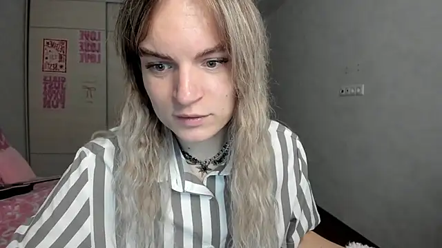 milliKira006 online show from May 2026 04:49:02 AM