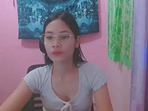 Snapshot of Sweetsexylady19 chatting on June 2026 05:35:02 AM Sweetsexylady19 online show from June 2026 05:35:02 AM