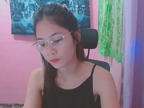 Snapshot of Sweetsexylady19 chatting on June 2026 04:18:01 AM Sweetsexylady19 online show from June 2026 04:18:01 AM