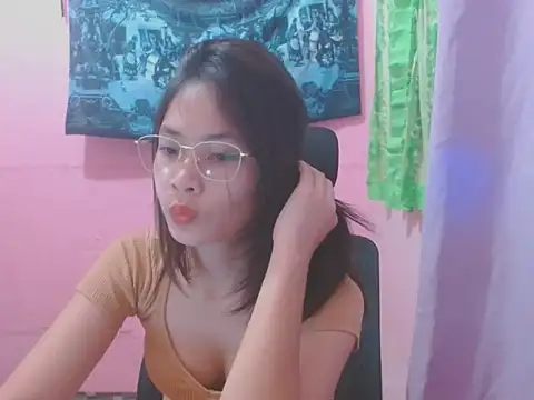 Snapshot of Sweetsexylady19 chatting on July 2026 06:21:01 AM Sweetsexylady19 online show from July 2026 06:21:01 AM