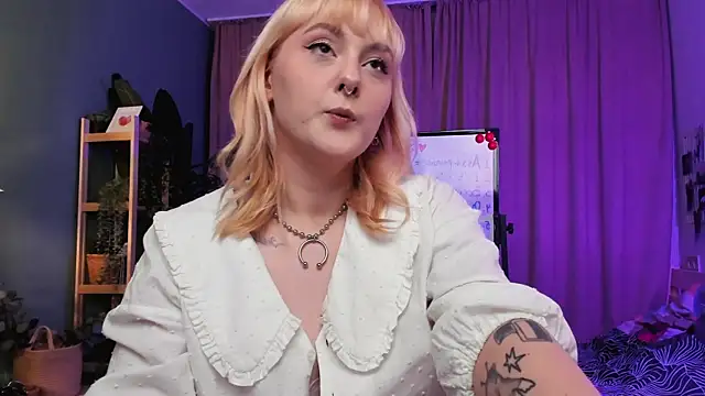 Snapshot of Emma_Thomps chatting on June 2026 02:03:01 PM Emma Thomps online show from June 2026 02:03:01 PM