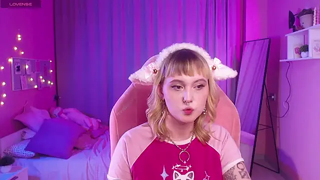 Emma Thomps online show from April 2026 03:10:02 PM