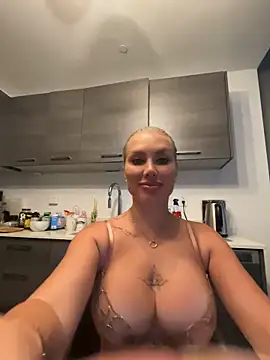 Karen Luxe online show from May 2026 11:32:02 PM