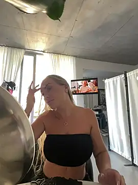 Karen Luxe online show from August 2026 09:43:02 PM