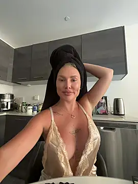 Karen Luxe online show from May 2026 05:44:02 PM