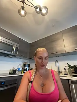 Karen Luxe online show from May 2026 07:55:02 PM