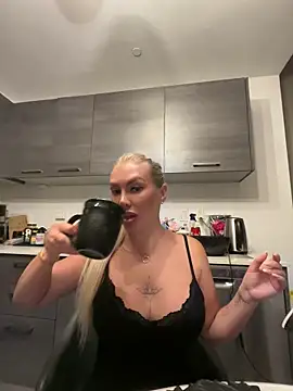 Karen Luxe online show from June 2026 01:05:01 AM