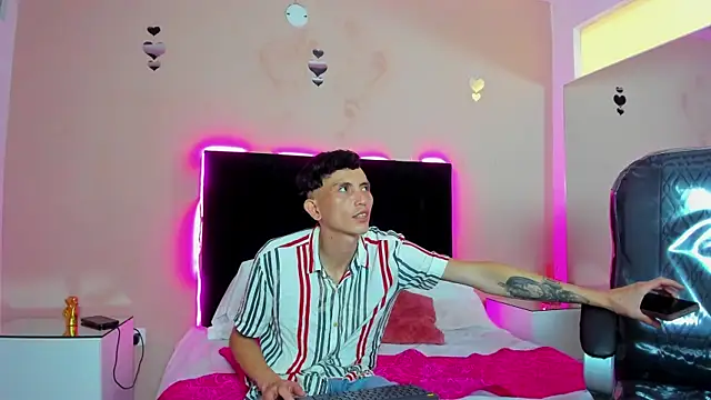 ARIANA CRI-X online show from July 2026 01:40:02 PM