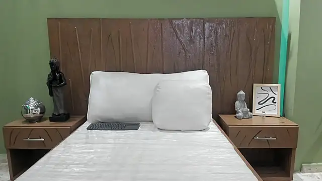 LunaDelux0 online show from May 2026 12:36:02 PM