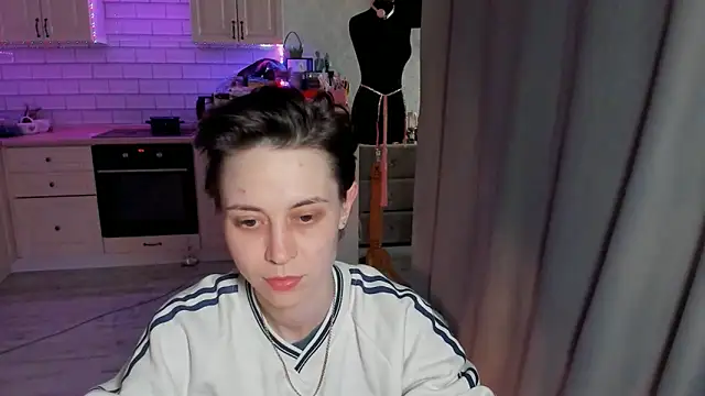 EVAARUS online show from April 2026 07:51:01 PM