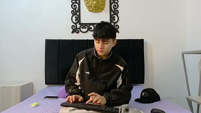 Snapshot of LunayDream chatting on June 2026 11:49:02 AM LunayDream online show from June 2026 11:49:02 AM
