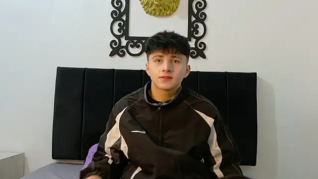 Snapshot of LunayDream chatting on July 2026 11:44:02 AM LunayDream online show from July 2026 11:44:02 AM
