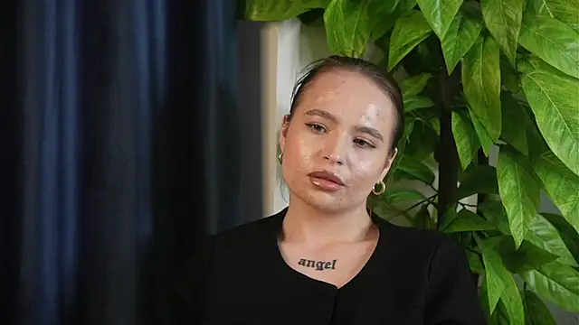 ElmaZillman online show from April 2026 01:41:02 PM