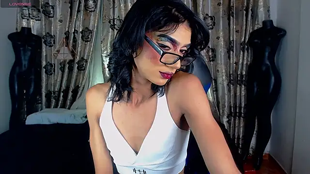 Snapshot of Hecate_doll chatting on July 2026 10:07:01 PM Hecate doll online show from July 2026 10:07:01 PM