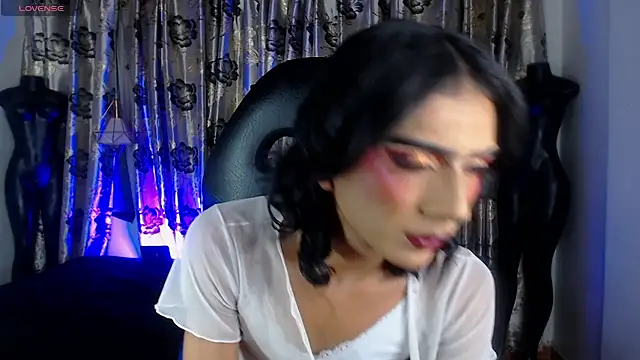 Snapshot of Hecate_doll chatting on July 2026 11:05:02 PM Hecate doll online show from July 2026 11:05:02 PM