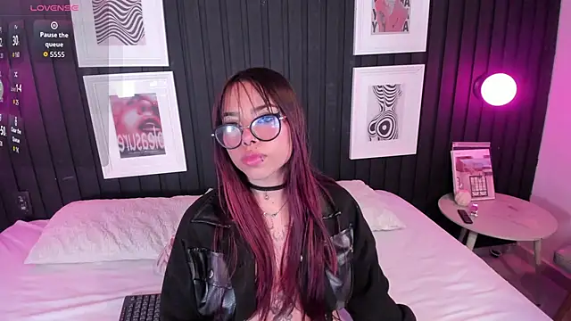Little natty  online show from April 2026 06:27:02 PM