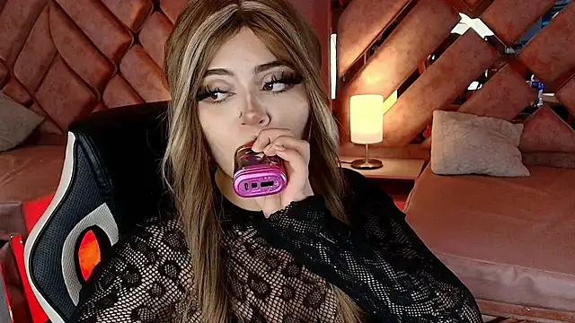 Snapshot of lya_nekko_ chatting on July 2026 04:19:01 AM lya nekko online show from July 2026 04:19:01 AM