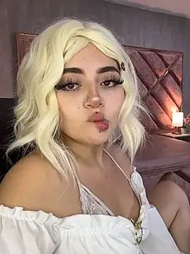 Snapshot of lya_nekko_ chatting on June 2026 05:12:01 AM lya nekko online show from June 2026 05:12:01 AM