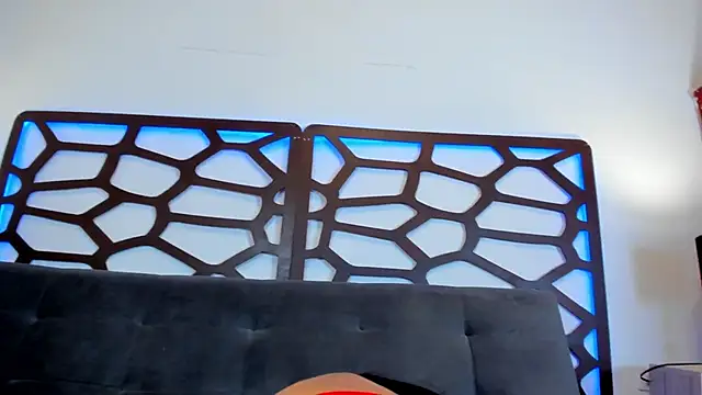 luna laurenth online show from April 2026 12:23:01 PM