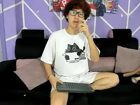 JULIAN HOT  online show from May 2026 08:08:01 PM