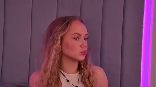 Emi Sterling online show from May 2026 06:15:02 AM
