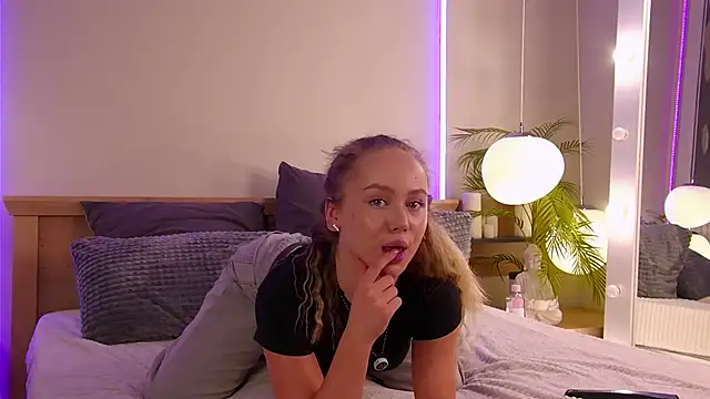 Emi Sterling online show from April 2026 11:06:01 AM