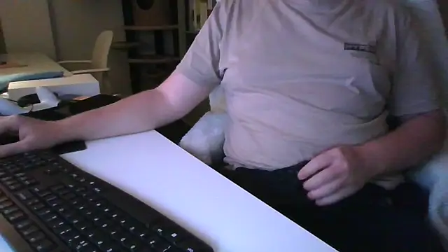 richard9718 online show from May 2026 10:35:02 PM