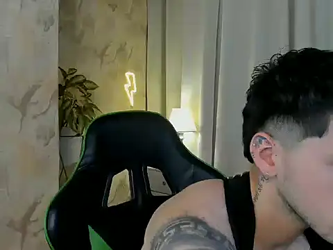 RONNY COLTON online show from May 2026 11:30:02 PM