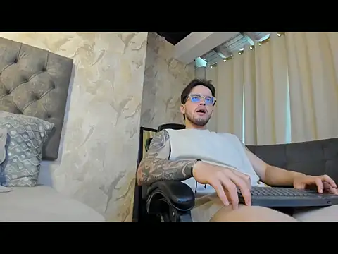 RONNY COLTON online show from May 2026 02:23:01 PM