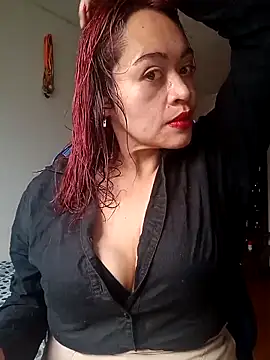 Snapshot of Amaranta-Luque chatting on April 2026 03:54:02 PM Amaranta-Luque online show from April 2026 03:54:02 PM