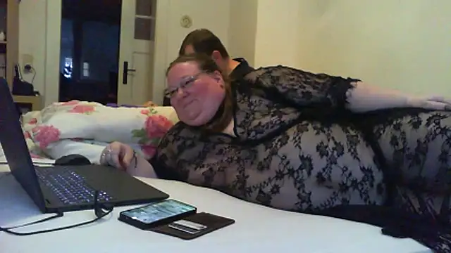 NicciundHerr online show from April 2026 06:09:02 PM