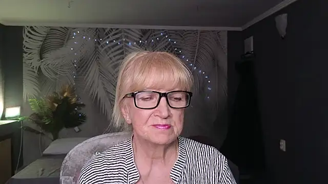 Snapshot of Dr_Mireille chatting on May 2026 08:00:01 AM Dr Mireille online show from May 2026 08:00:01 AM