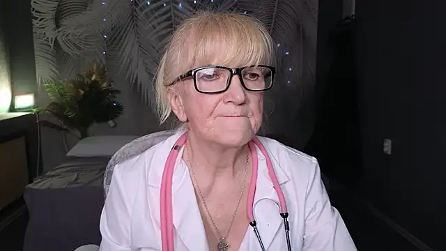 Snapshot of Dr_Mireille chatting on May 2026 07:40:02 AM Dr Mireille online show from May 2026 07:40:02 AM