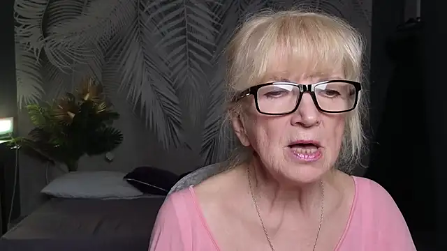 Snapshot of Dr_Mireille chatting on June 2026 01:44:02 PM Dr Mireille online show from June 2026 01:44:02 PM