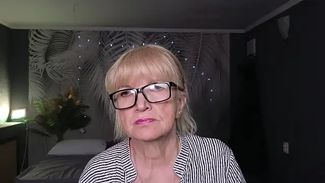 Snapshot of Dr_Mireille chatting on May 2026 07:37:02 AM Dr Mireille online show from May 2026 07:37:02 AM