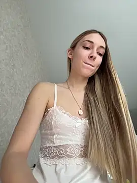 EllaMist online show from May 2026 03:15:01 AM