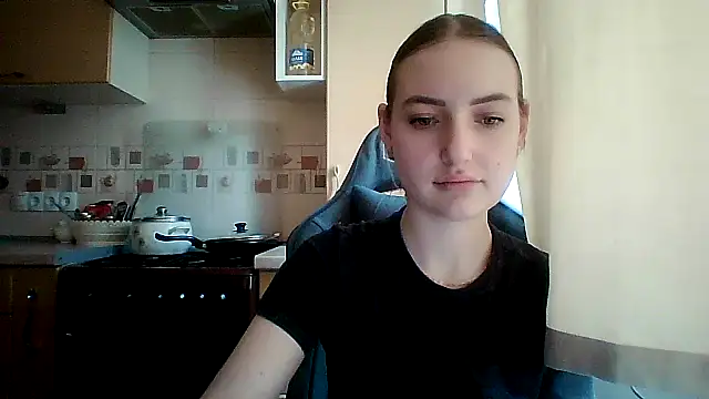 Snapshot of Lisanta chatting on May 2026 12:25:01 PM Lisanta online show from May 2026 12:25:01 PM